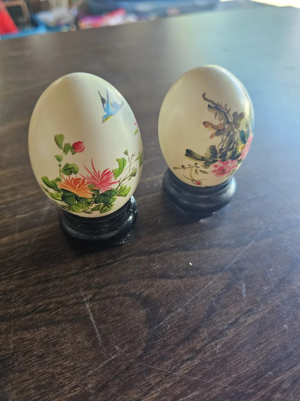 Hand-Painted Floral Ceramic Egg Decor in Cream and Pink 🩷🩷